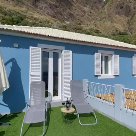 بيت للعطل Blue By The Sea House