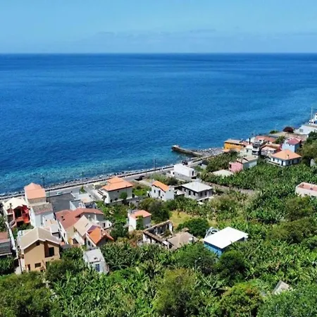 بيت للعطل Blue By The Sea House
